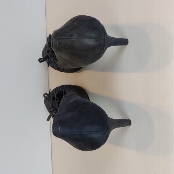 Enzo Angiolini Gray Suede "Sweetpea" Ruffled Ruched Vamp Bow Pointy Toe Heel NWT - Picture 6 of 13